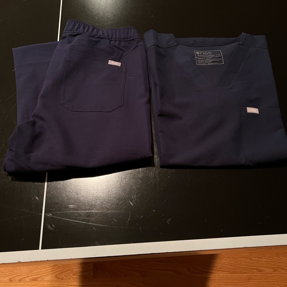 FIGS Navy Scrub Set Mens M New w/o tags